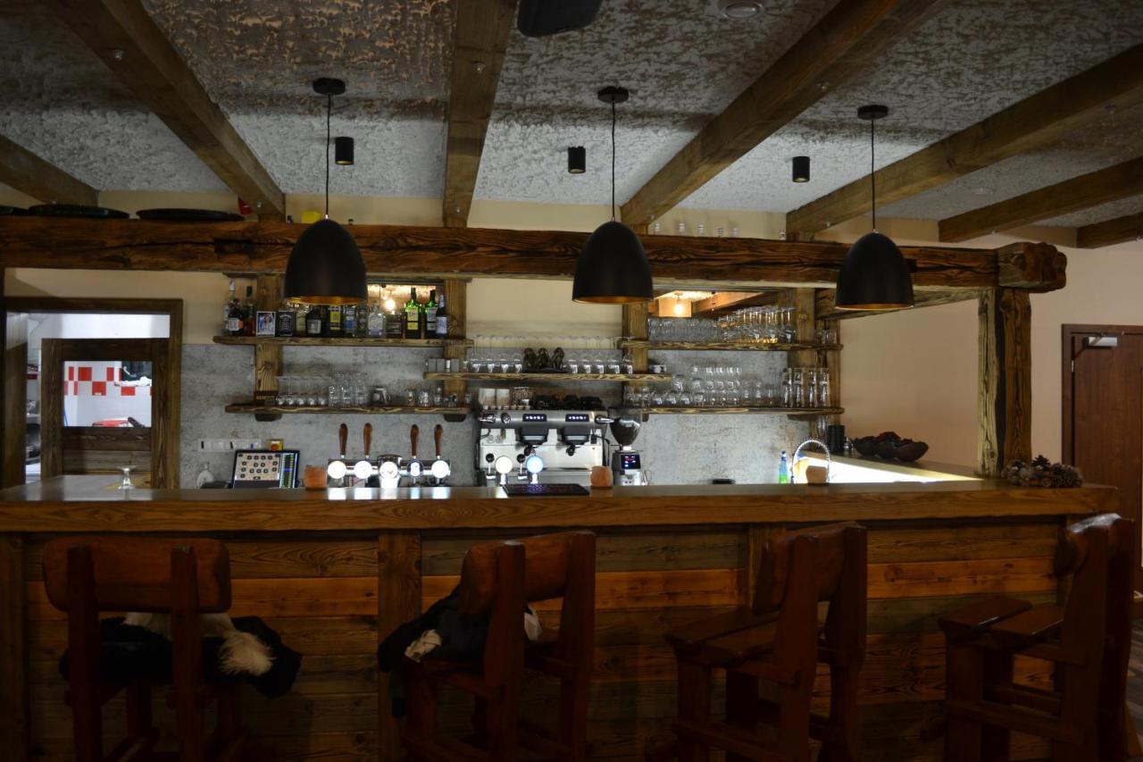 Tri Kopy*** - Penzion, Restauracia A Pizza Smrečany المظهر الخارجي الصورة